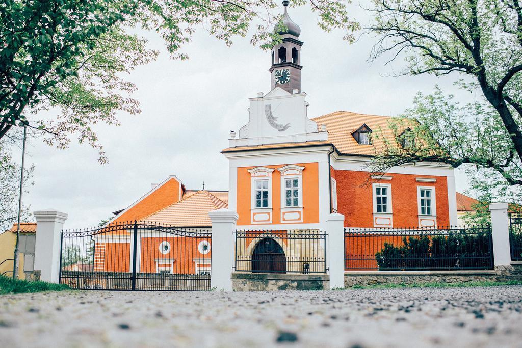 Гостьовий будинок Savoia Castle Skvorec Екстер'єр фото